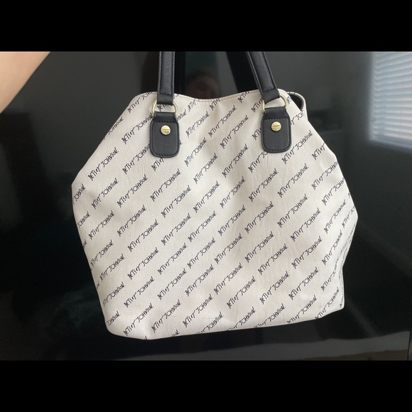 RARE Betsey Johnson white bag! Designer writing & rose embellished satin lining. - Picture 4 of 11